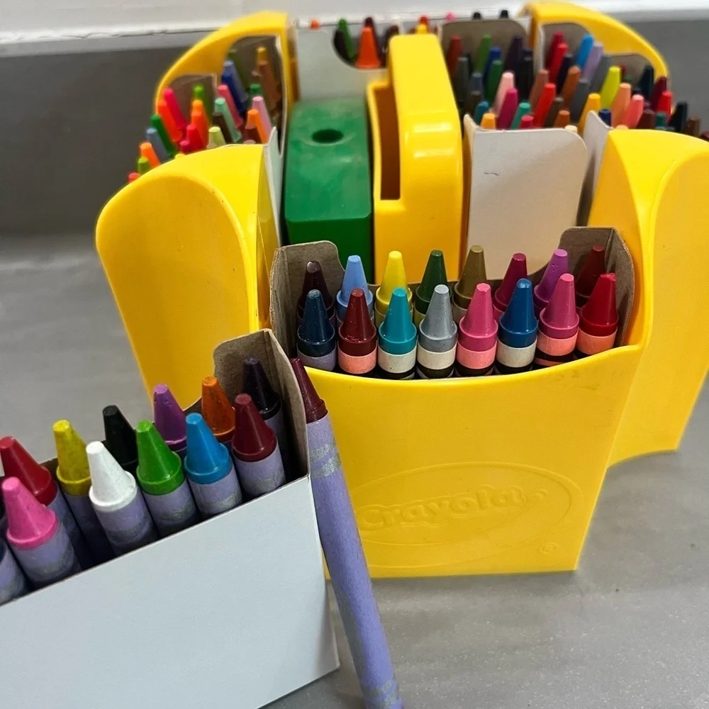 Crayola Ultimate Crayon Collection - 152 Count  NIB